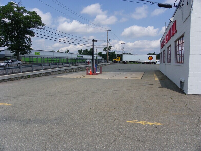More Photos Of 1431 Bedford St, Abington Truck Terminal For Lease