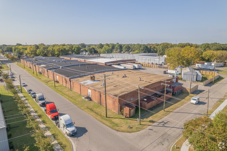 More Photos Of 827 Douglas Ave, Portsmouth Warehouse For Lease