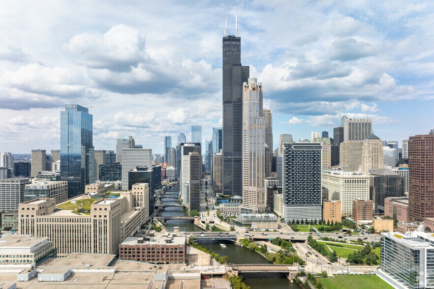 More Photos Of 311 S Wacker Dr, Chicago Office For Lease