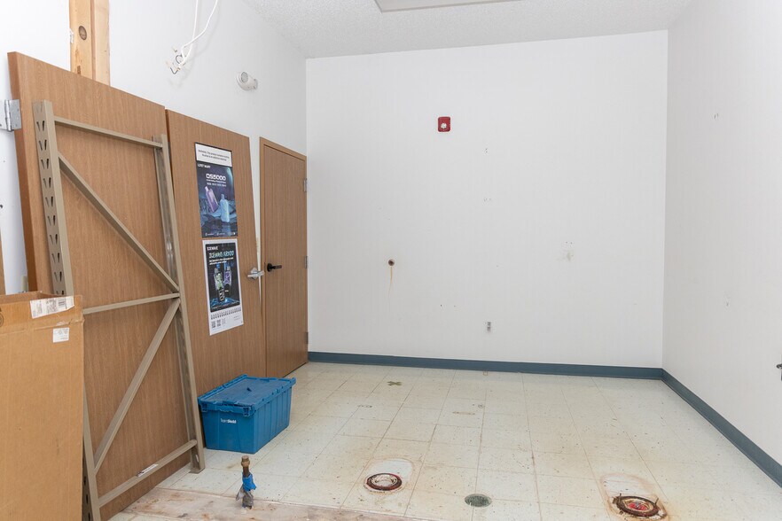 More Photos Of 493 Bev Rd, Youngstown Warehouse For Sale