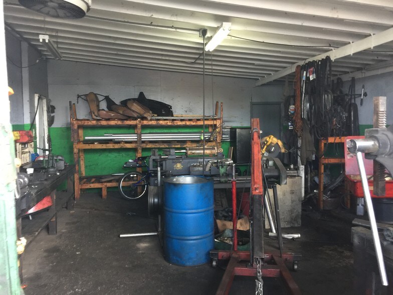 More Photos Of 3151 NW 17th Ave, Miami Auto Repair For Sale