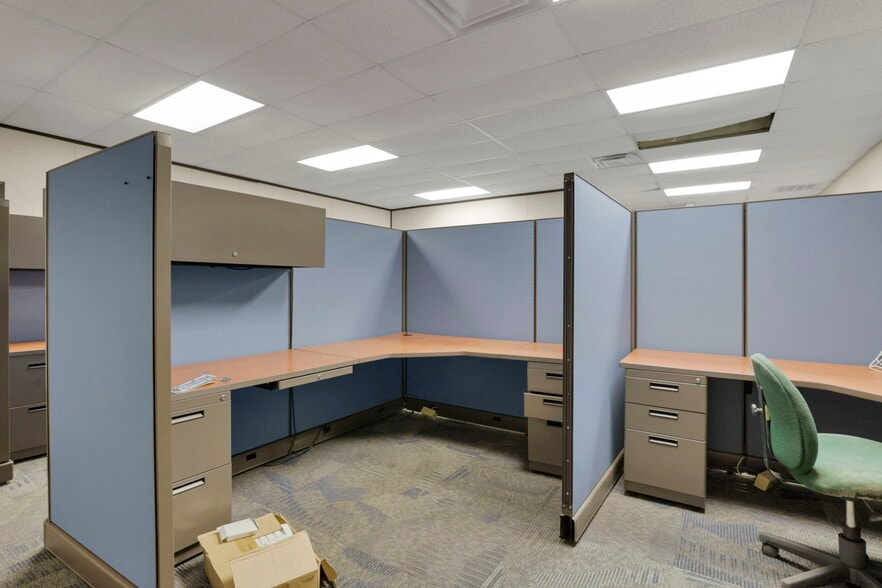 More Photos Of 300 E Auburn Ave, Springfield Office For Sale