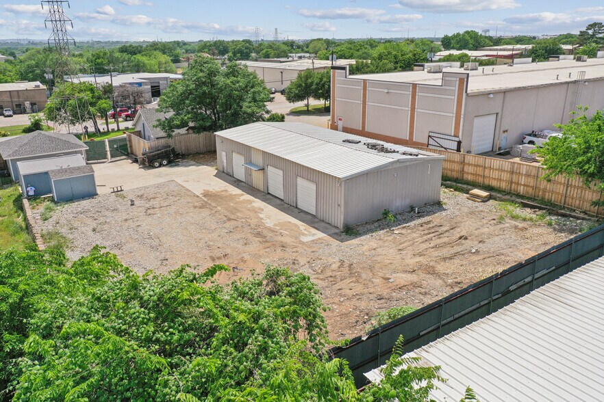 More Photos Of 2423 Hinton Dr, Irving Warehouse For Lease