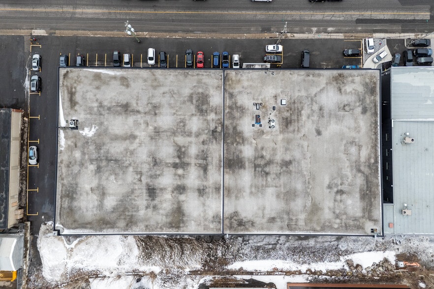 More Photos Of 5745 Rue Paré, Mt Royal Manufacturing For Lease