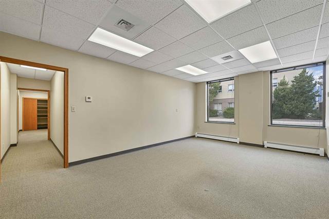 More Photos Of 414 E Walnut St, Green Bay Office For Lease