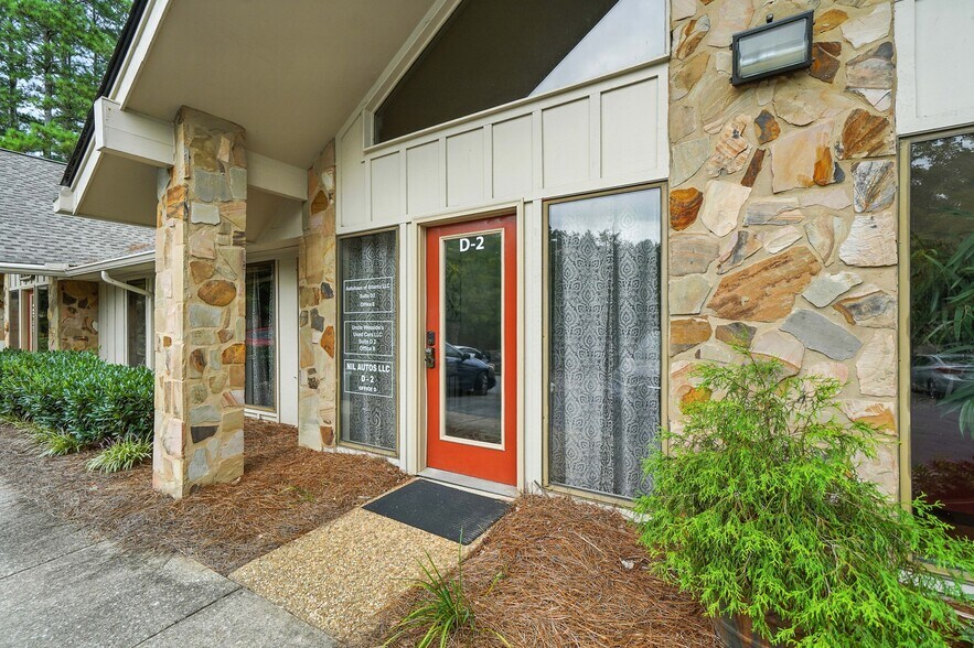 More Photos Of 11285 Elkins Rd, Roswell Office Residential For Sale