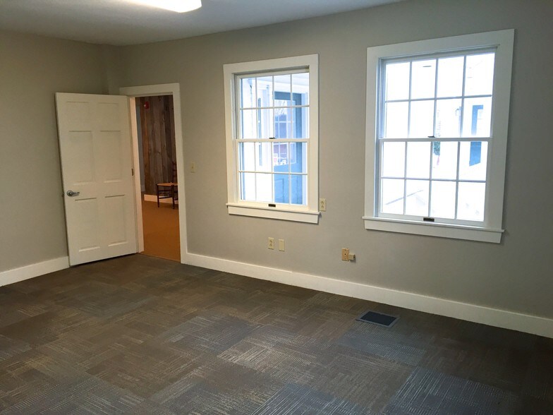 More Photos Of 510 Main St, Gorham Office For Lease