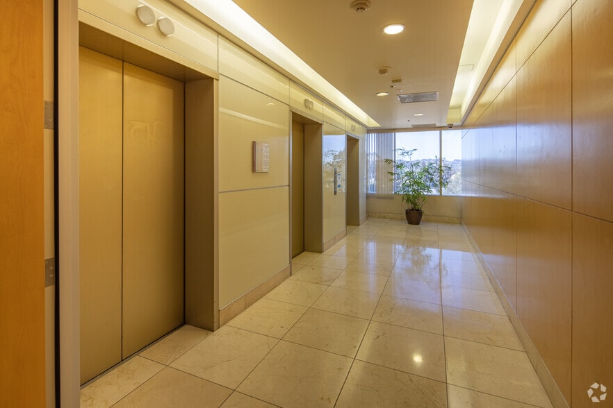 More Photos Of 4605 Lankershim Blvd, North Hollywood Office For Lease