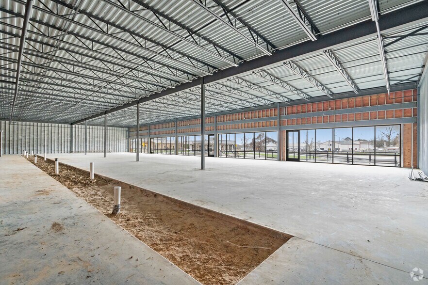 More Photos Of 2406 Main St, Waller Storefront For Lease