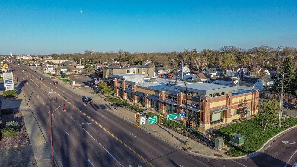 More Photos Of 921 Madison Ave, Mankato Medical For Lease