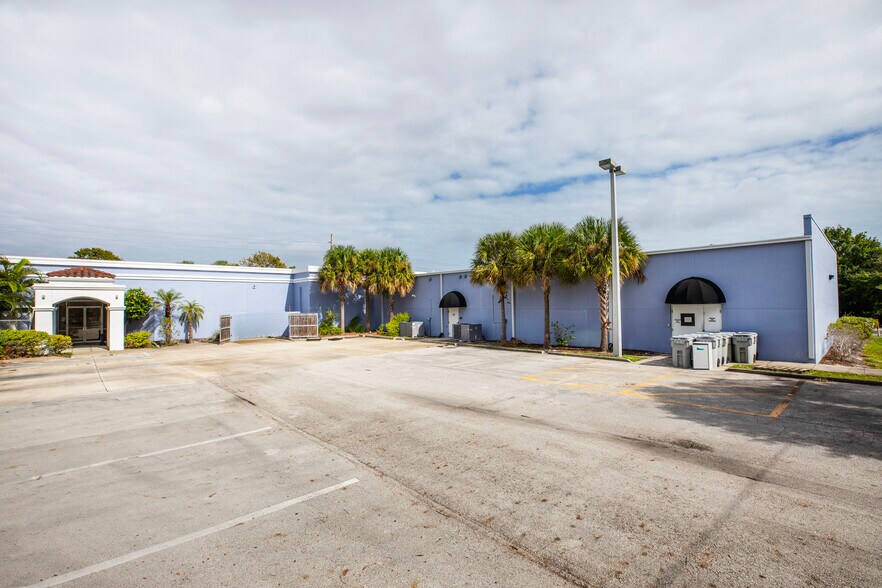 More Photos Of 27 E Hibiscus Blvd, Melbourne Medical For Sale