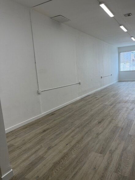 More Photos Of 11408-11410 Saticoy st, North Hollywood Storefront Retail Office For Sale