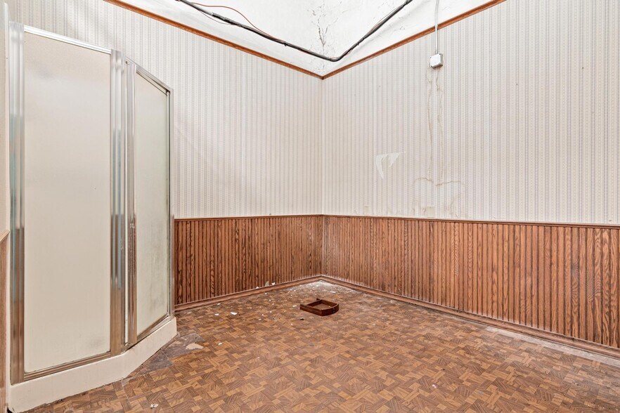 More Photos Of 251 S Knowles Ave, New Richmond Office For Sale