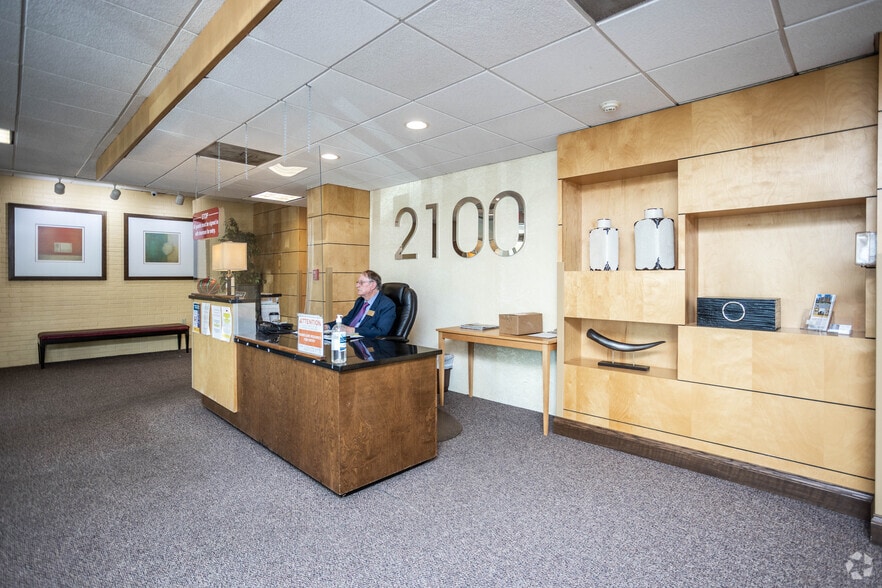 More Photos Of 2100 E High St, Springfield Apartments For Lease