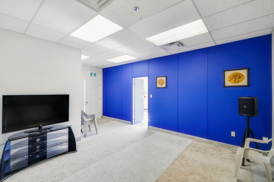 More Photos Of 50 Steeles Ave E, Milton Warehouse For Sale