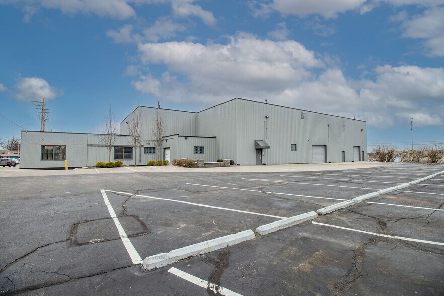 More Photos Of 415 Greenwell Ave, Cincinnati Service For Lease