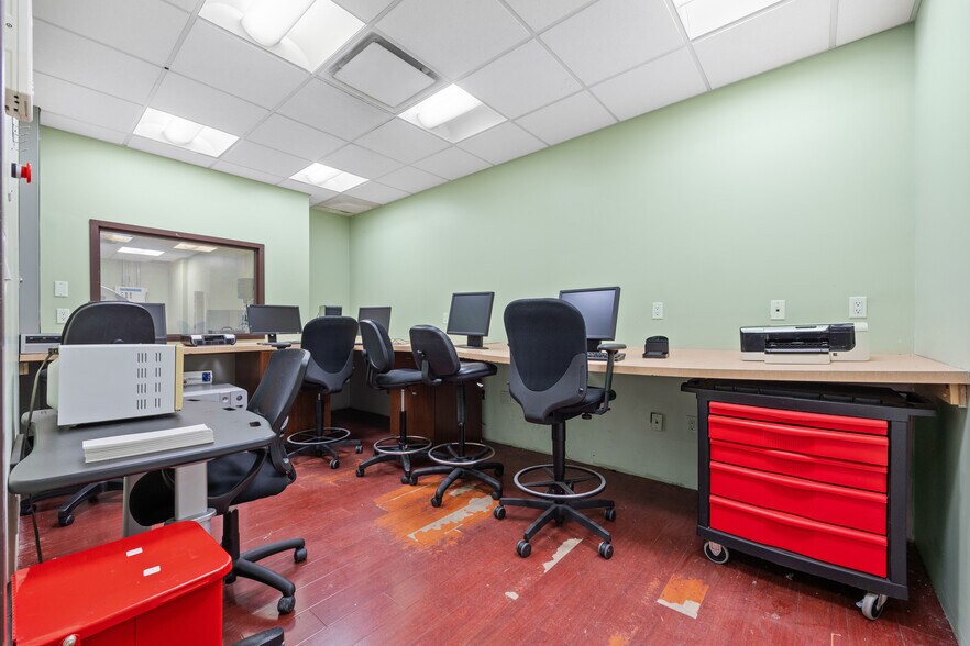 More Photos Of 7210 13th Ave, Brooklyn Office For Sale