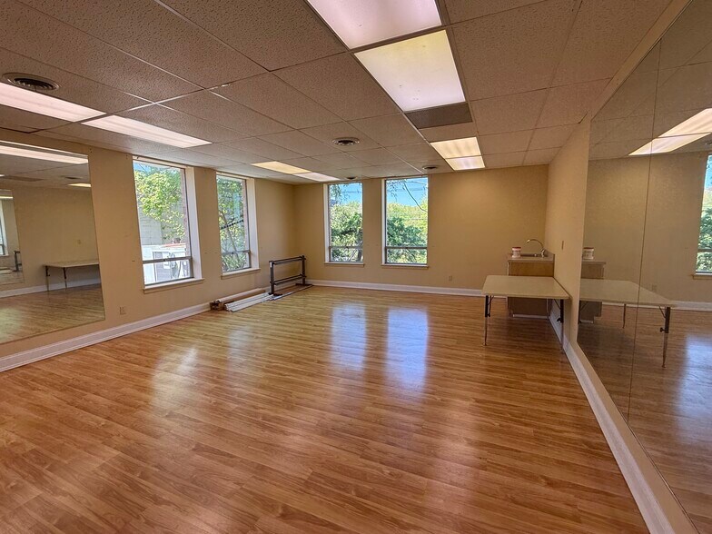 More Photos Of 842 State Rd, Princeton Medical For Lease