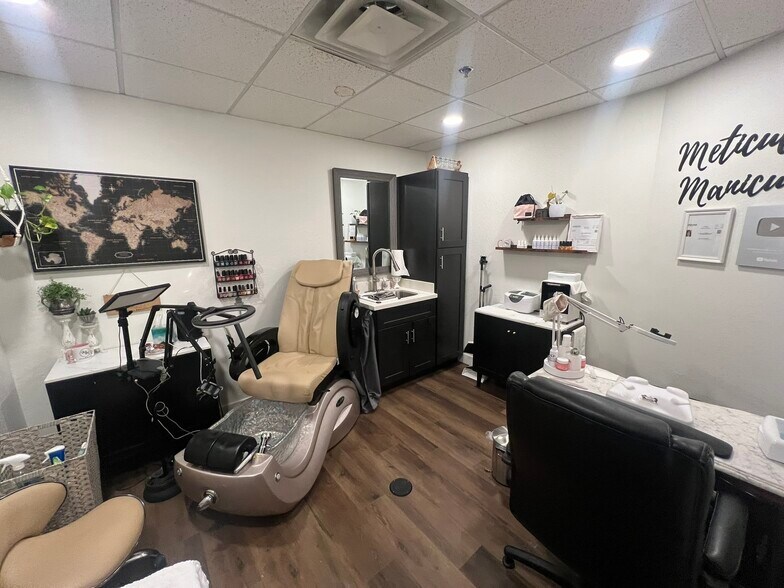 More Photos Of 5620 W Thunderbird Rd, Glendale Medical For Sale