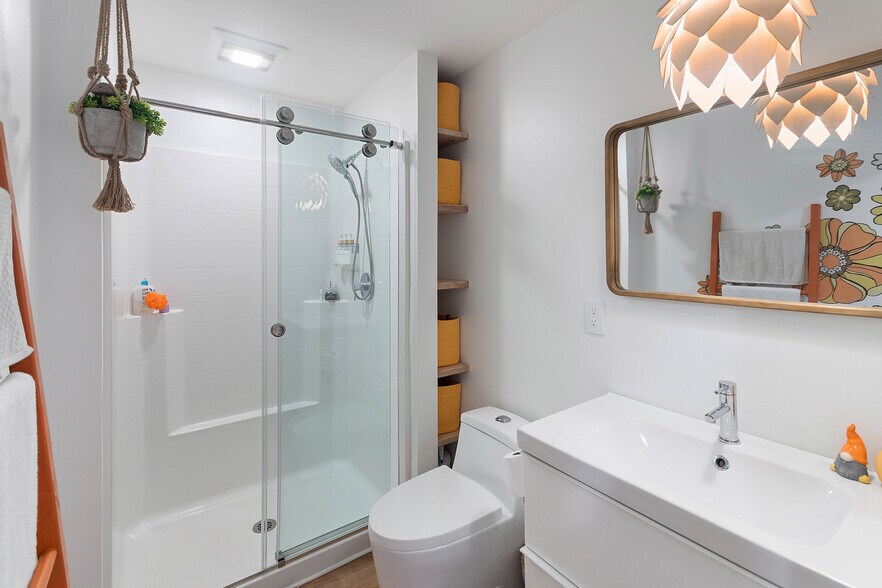 More Photos Of 7103 Lake View Rdg, Lake Ann Hospitality For Sale