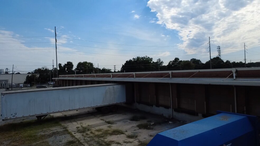 More Photos Of 900-920 W Fairfield Rd, High Point Warehouse For Lease