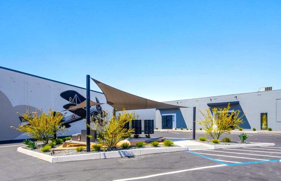 More Photos Of 7059-7077 1/2 Vineland Ave, North Hollywood Unknown For Lease