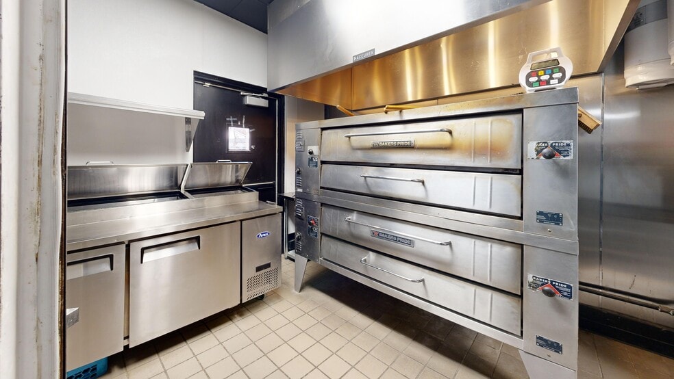 More Photos Of 4200 S Grand Blvd, Saint Louis Restaurant For Lease