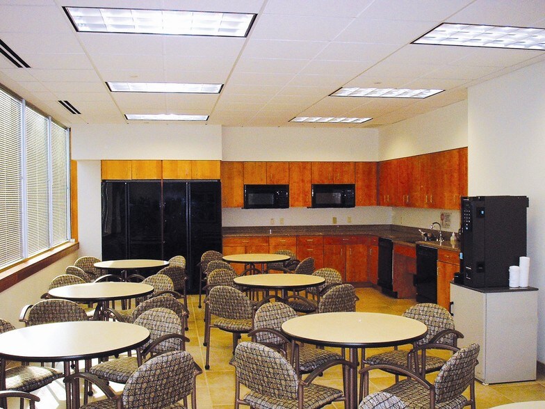 More Photos Of 10 Campus Blvd, Newtown Square Office For Sale