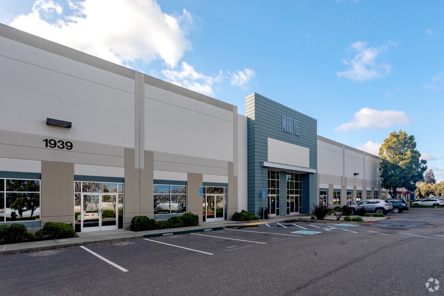 More Photos Of 1939 Monterey Rd, San Jose Showroom For Sale