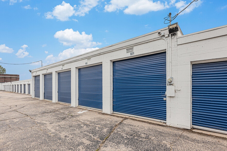 More Photos Of 33833 Garnet St, Clinton Township Self Storage For Sale