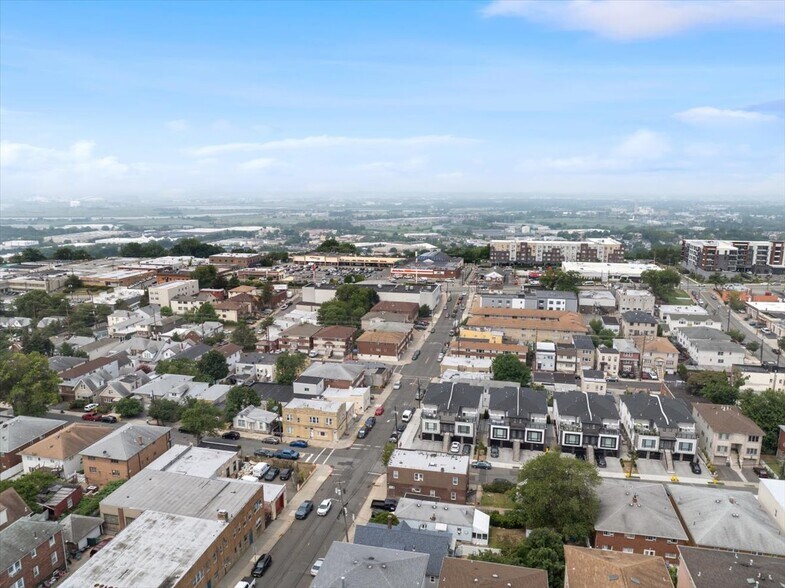 More Photos Of 456 Walker St, Fairview Flex For Lease