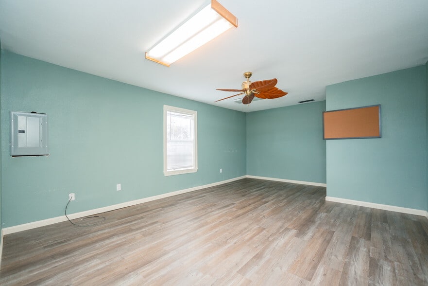 More Photos Of 1505 E Marshall Ave, Longview Medical For Sale