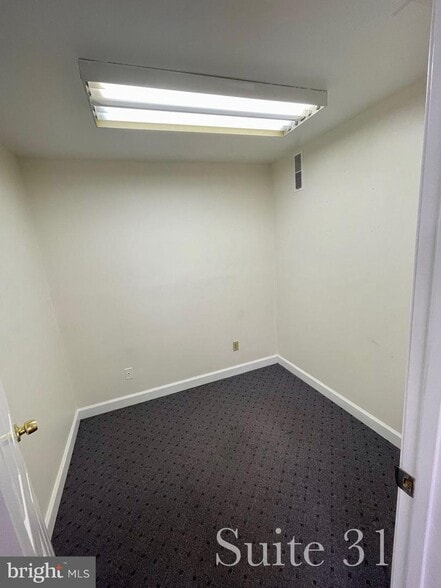 More Photos Of 5201-5215 W Woodmill Dr, Wilmington Medical For Sale