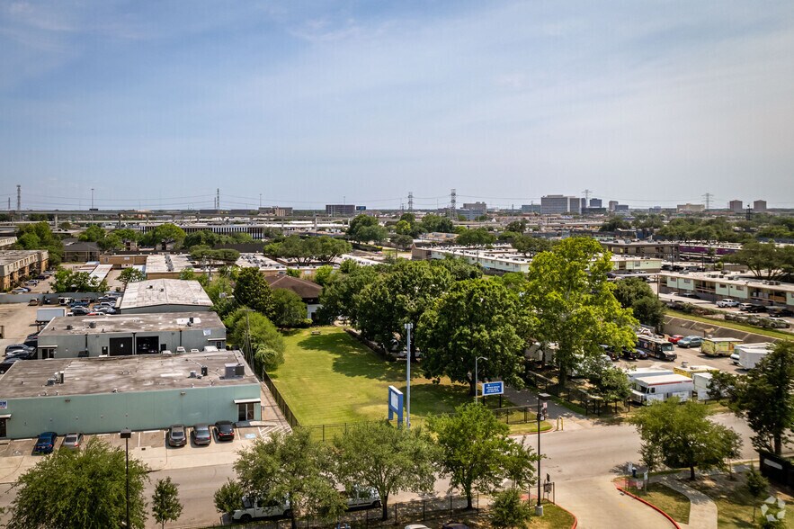 More Photos Of 6343 Skyline Dr, Houston Office For Lease