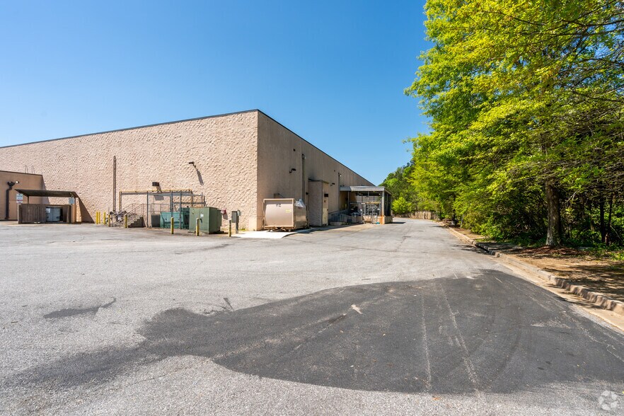 More Photos Of 1025 Veterans Memorial Hwy SE, Mableton Unknown For Lease