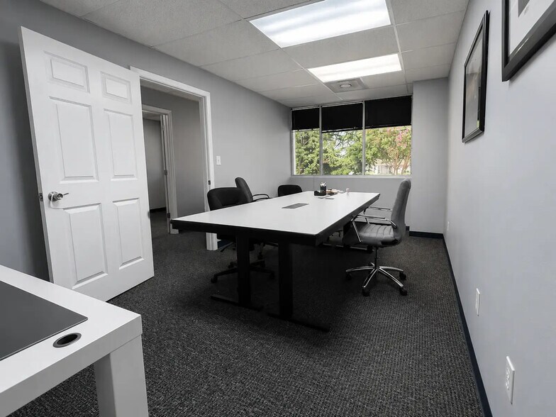 More Photos Of 2245 11th St, Mandeville Office For Sale