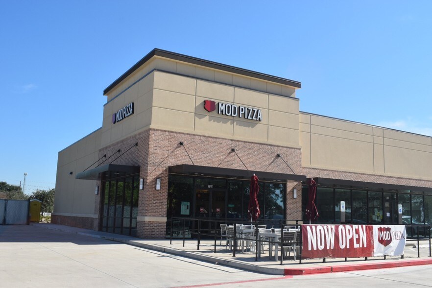More Photos Of 300 Northpark Dr, Kingwood Storefront Retail Office For Sale