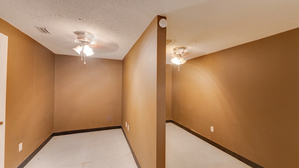 More Photos Of 510 N Walker St, Quitman Light Manufacturing For Sale