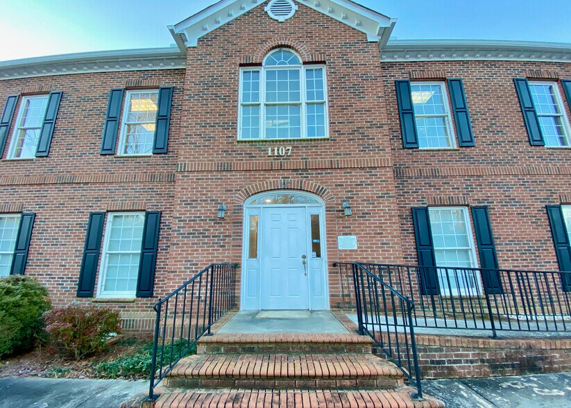 More Photos Of 1107 Statesville Blvd, Salisbury Medical For Lease