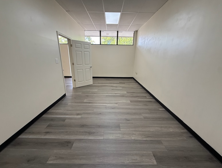 More Photos Of 3150-3160 Magic Hollow Blvd, Virginia Beach Loft Creative Space For Sale