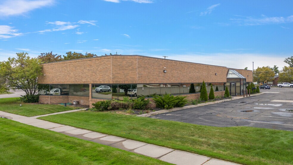 More Photos Of 33830 Harper Ave, Clinton Township Medical For Lease