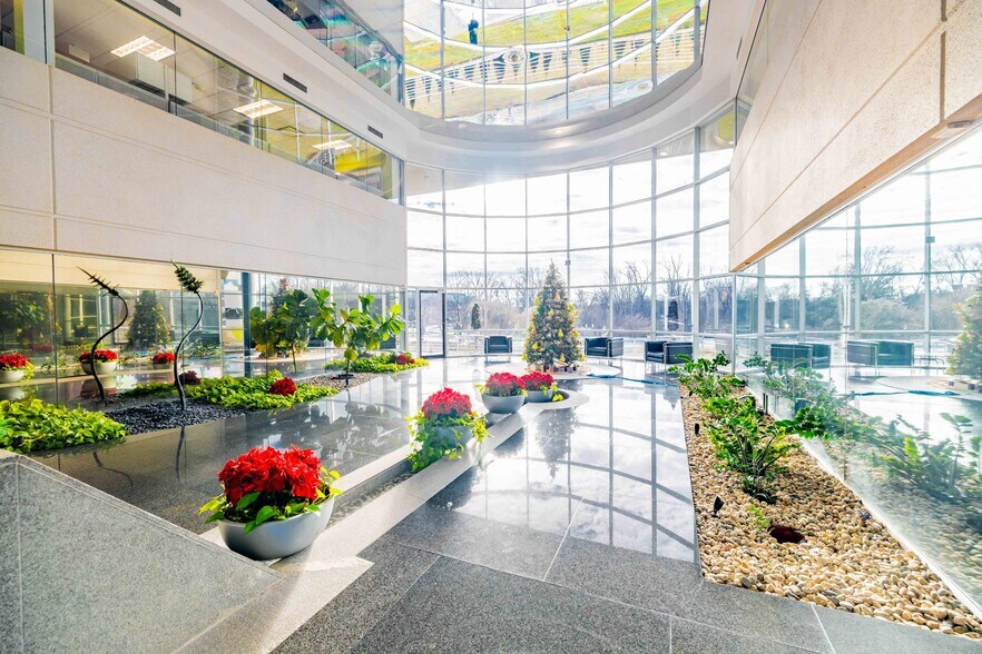 More Photos Of 25925 Telegraph Rd, Southfield Office For Lease