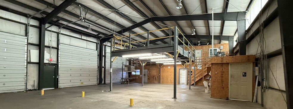 More Photos Of 22 Enterprise Ct, Fredericksburg Warehouse For Sale
