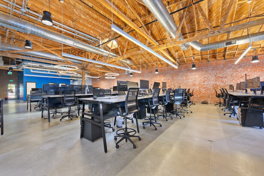 More Photos Of 2223-2229 S Carmelina Ave, Los Angeles Loft Creative Space For Lease