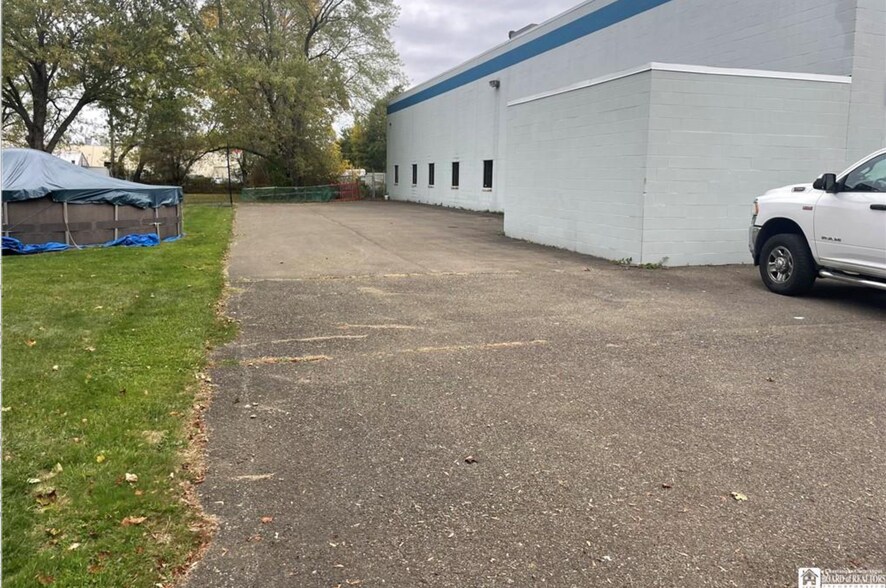 More Photos Of 1850 Lydon Ave, Falconer Manufacturing For Sale