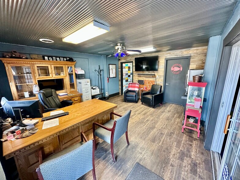 More Photos Of 104 N Orange St, Butler Freestanding For Lease