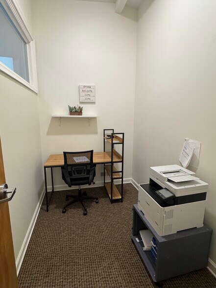 More Photos Of 719 E 10th St, Wilmington Office For Sale