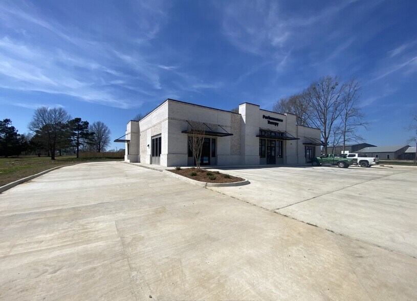 Primary Photo Of 787 US-49 Hwy, Flora Drugstore For Lease