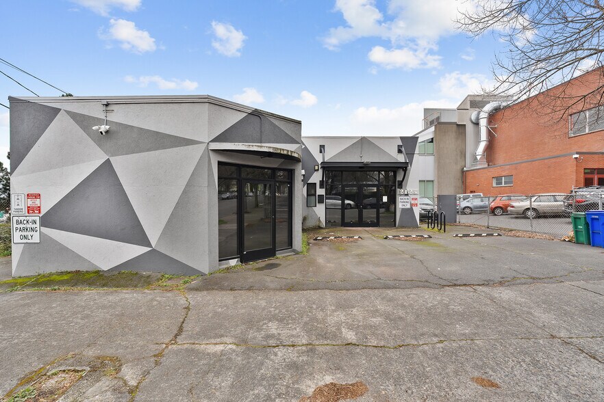 More Photos Of 2125 N Flint Ave, Portland Loft Creative Space For Lease