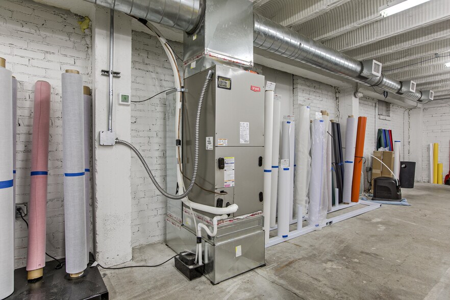 More Photos Of 415 S 7th St, Lincoln Warehouse For Lease